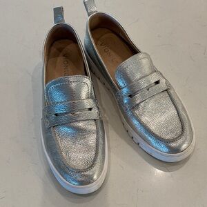 Vionic Uptown Silver Loafers 8.5